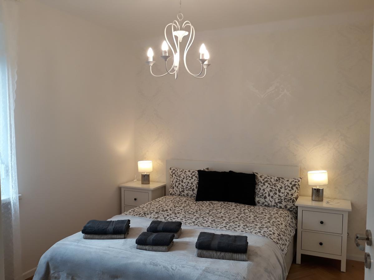 2 Bedroom City Center Apartment Катовице Екстериор снимка