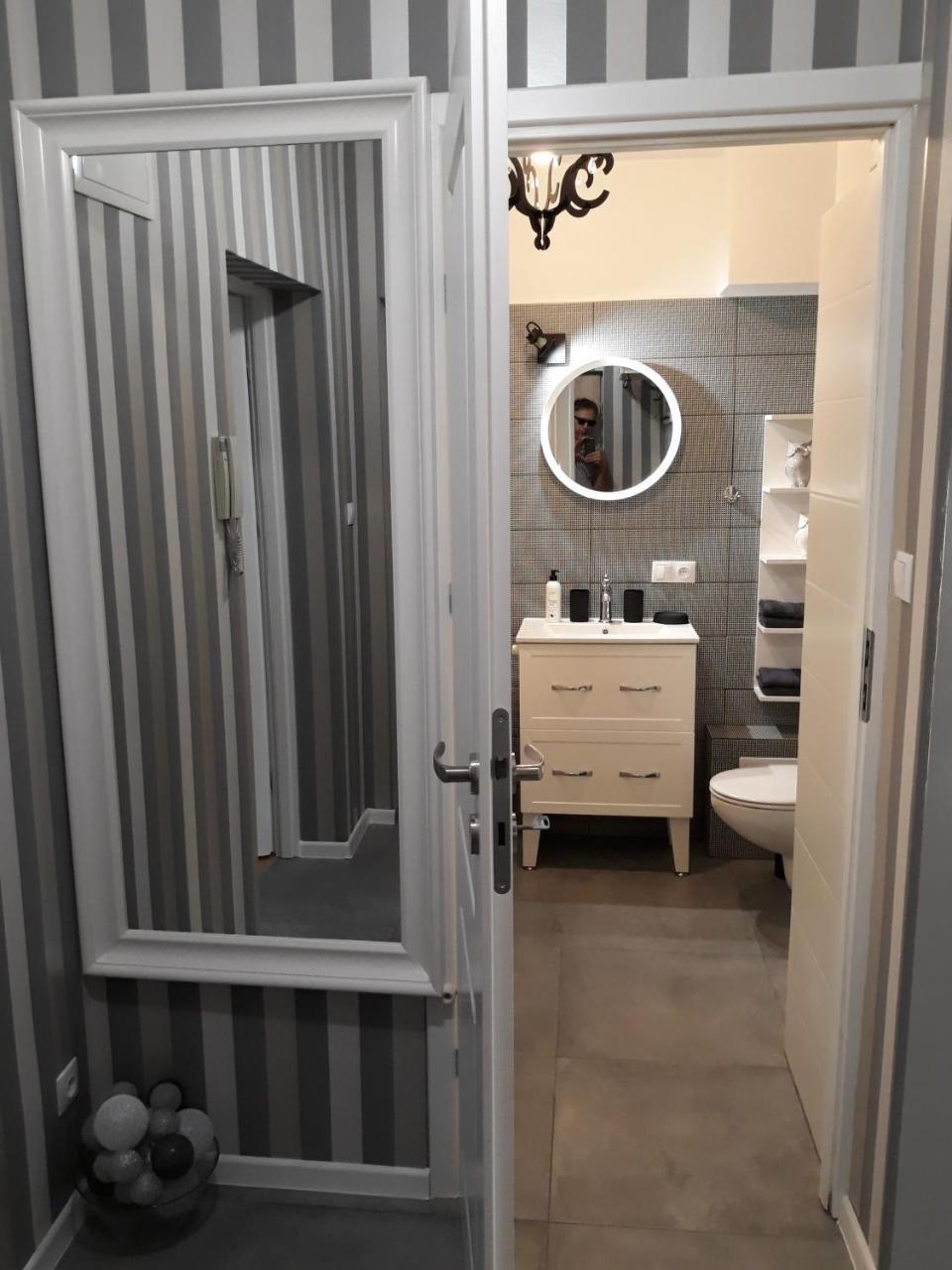 2 Bedroom City Center Apartment Катовице Екстериор снимка